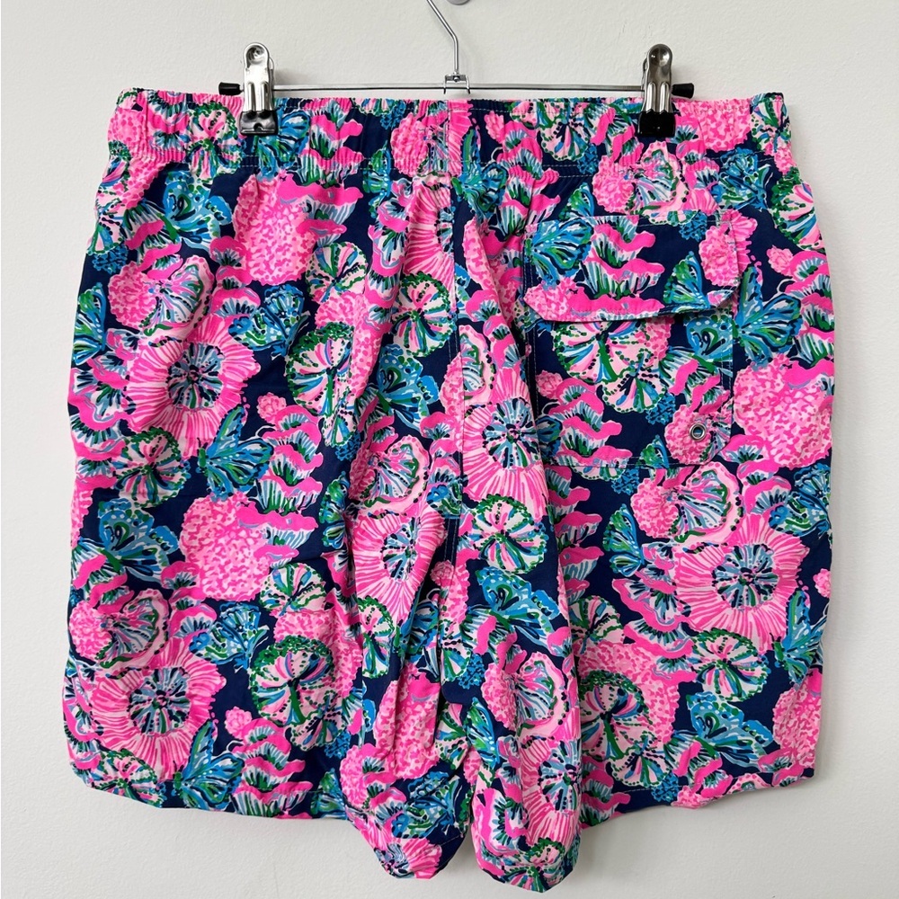 Lilly Pulitzer Men’s Capri Trunk - Picture 2 of 3